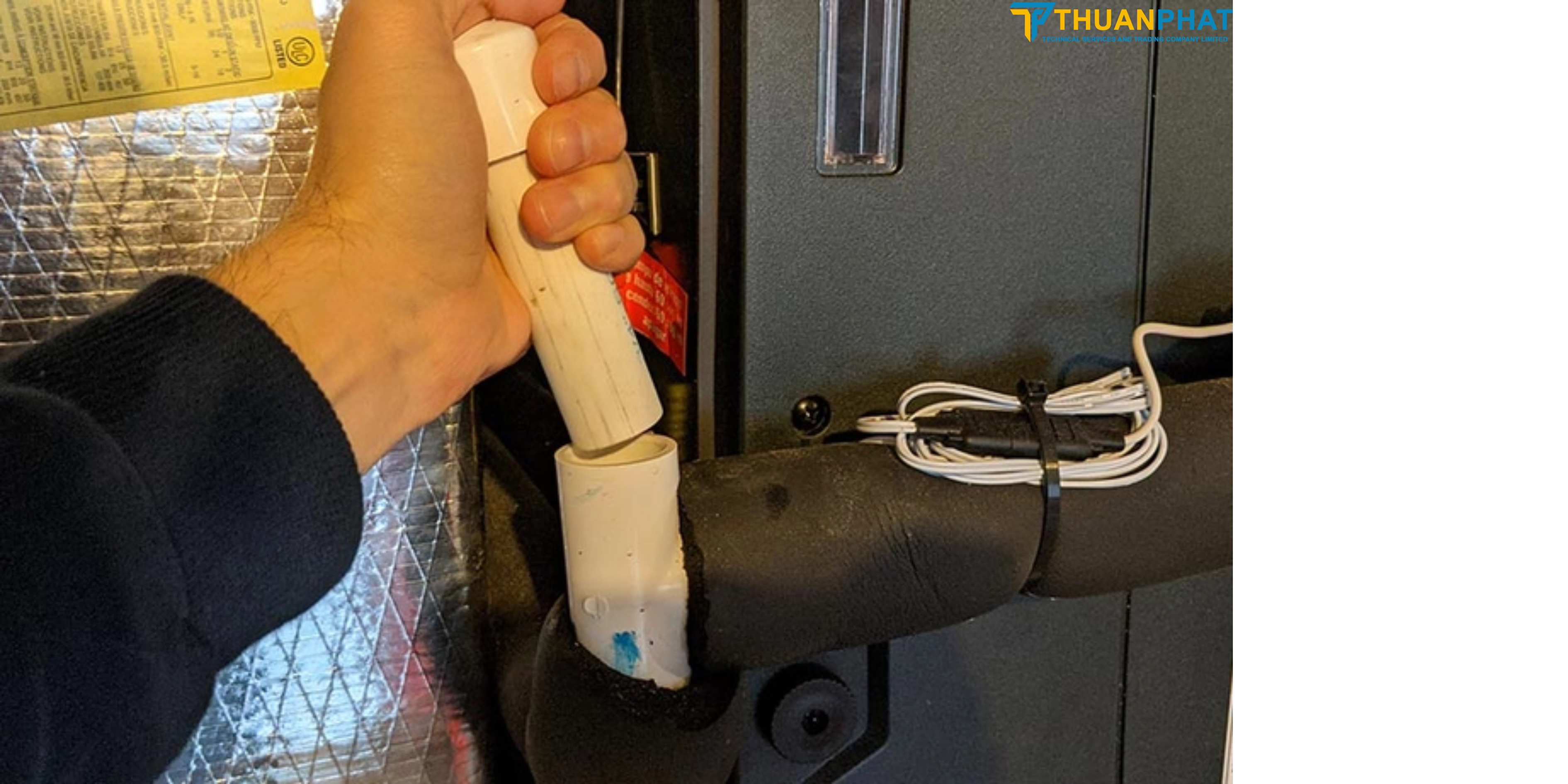 Điều hòa ra khói không mùi