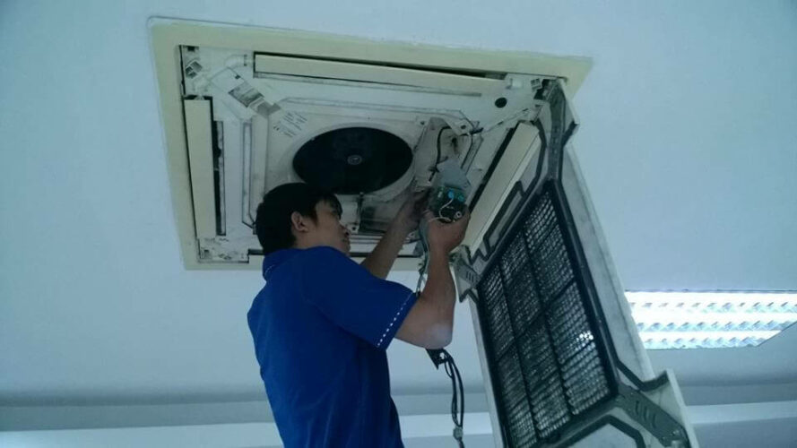 Cách vệ sinh điều hòa âm trần casper