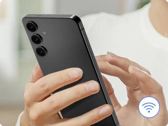 người dùng có thể dễ dàng kết nối và điều khiển tủ lạnh Samsung RS70F65Q3FSV ngay trên điện thoại thông minh.