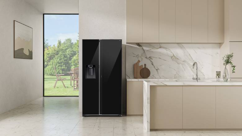 Tủ lạnh Samsung RS80F65J2BSV nổi bật với thiết kế Side By Side hai cánh mở rộng