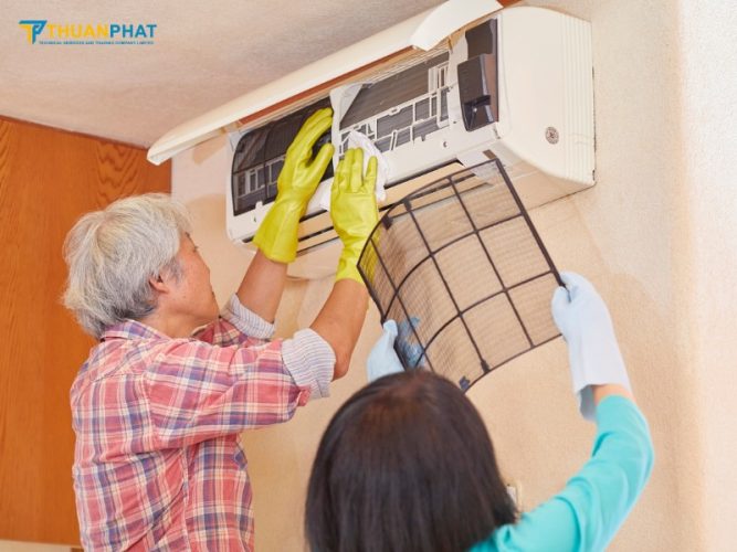 Kiểm tra và làm sạch lưới lọc không khí