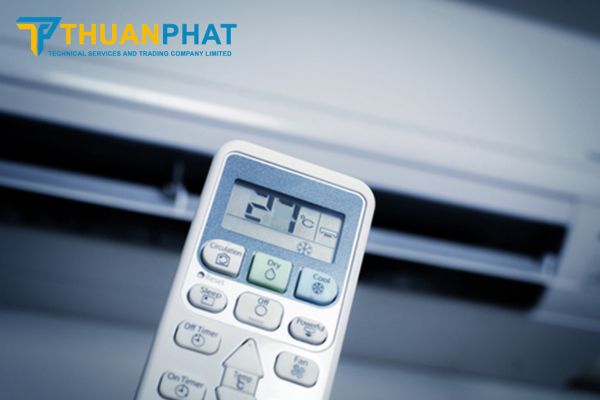 nhiệt độ phòng phù hợp cho trẻ sơ sinh thường dao động trong khoảng: 26 – 28°C nhiệt độ phòng phù hợp cho trẻ sơ sinh thường dao động trong khoảng: 26 – 28°C