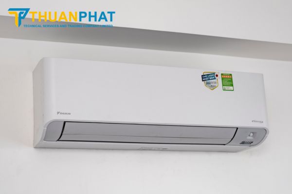 Các dòng điều hòa Daikin 18000BTU thường được sử dụng cho phòng khách hoặc phòng ngủ lớn nhờ khả năng làm lạnh nhanh và vận hành ổn định